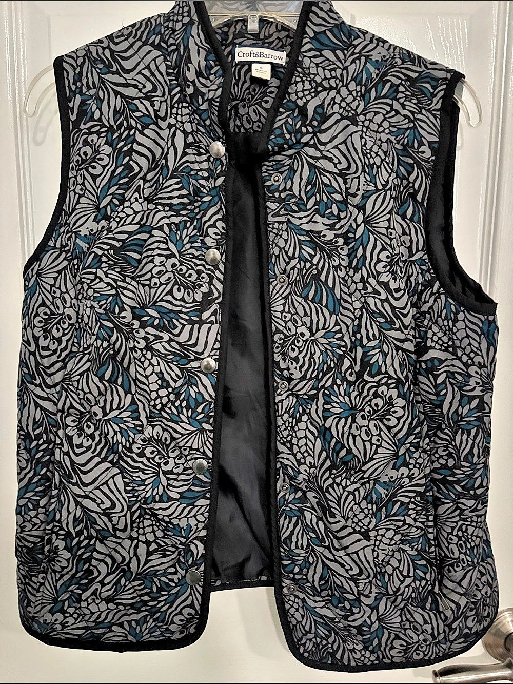 Croft & Barrow Floral Vest in Black ,Gray and Teal Size Small Like New